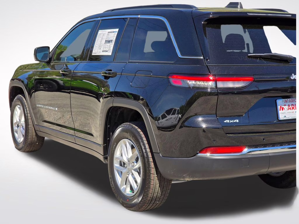 2026 Diamond Black Crystal Pearlcoat Jeep Grand Cherokee Laredo X 4X4 SUV