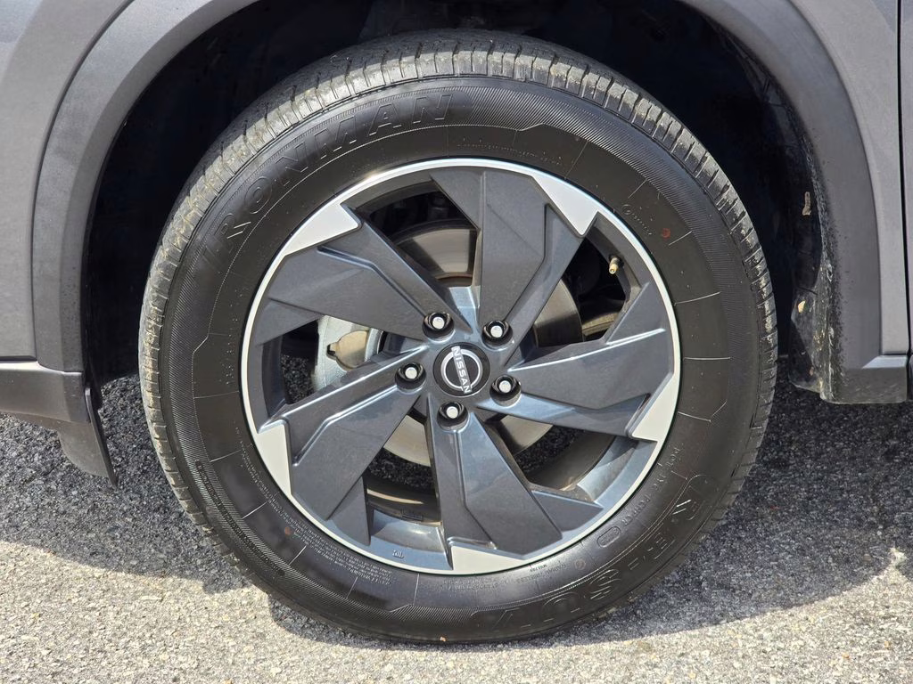 2024 Gun Metallic Nissan Rogue SV AWD SUV