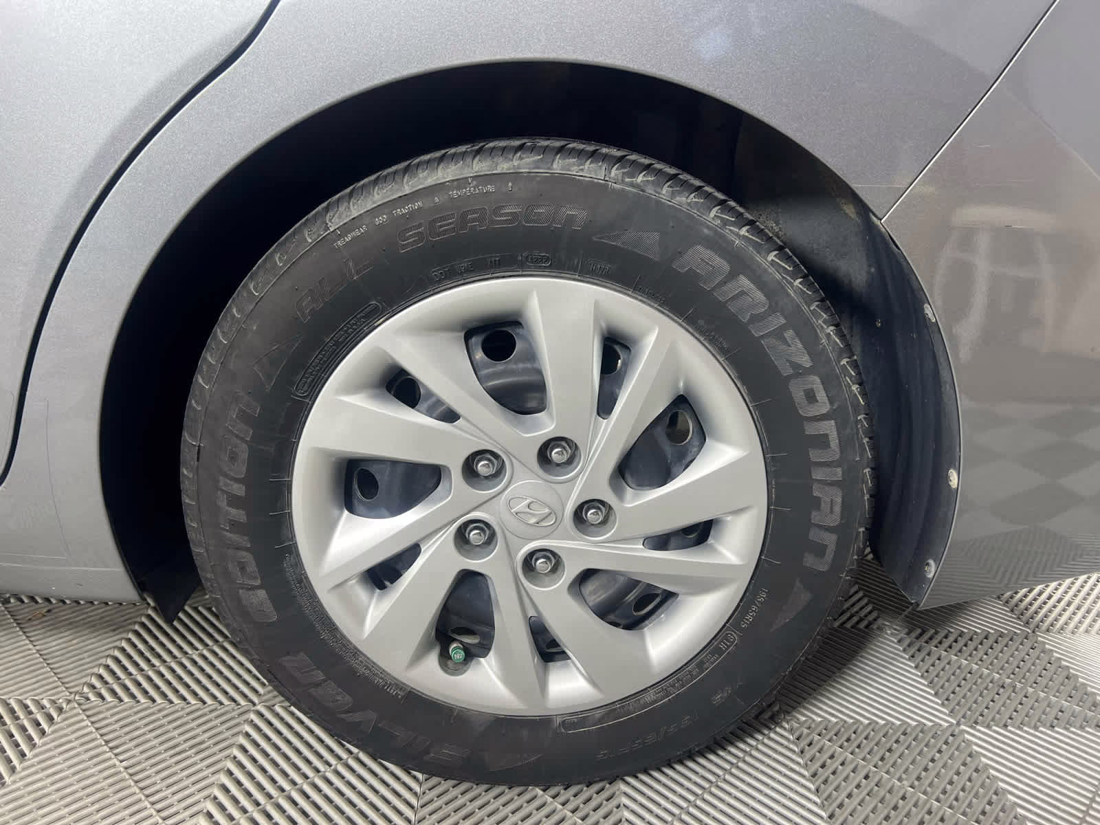 2017 Galactic Gray Hyundai Elantra SE FWD Sedan