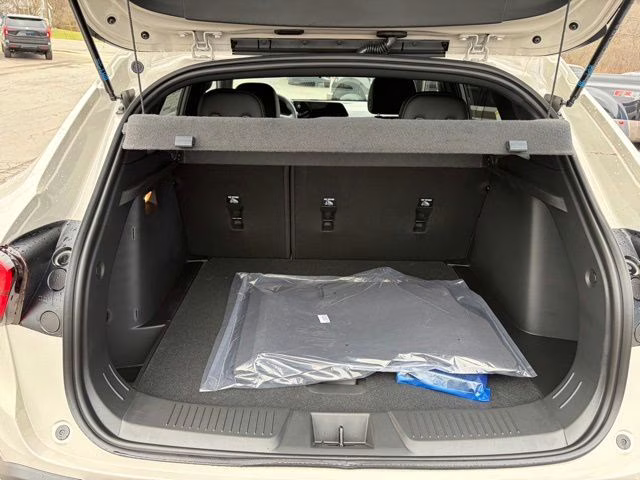 2026 White Chevrolet Trax 2RS FWD SUV