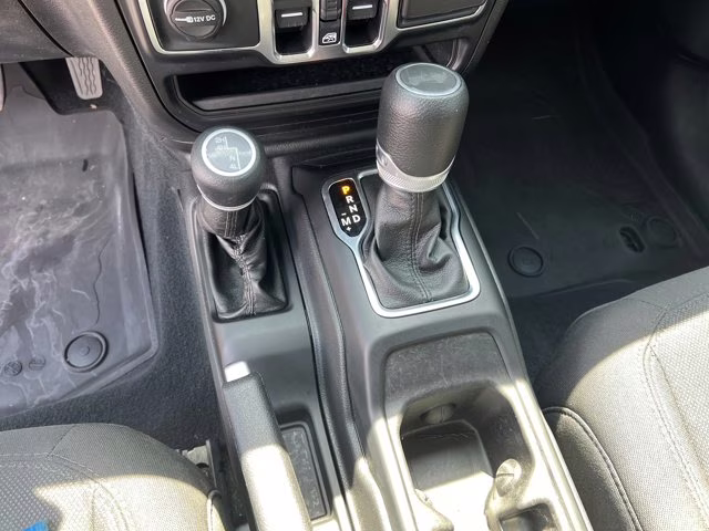 2022 Bright White Clearcoat Jeep Wrangler Unlimited Sport Altitude 4X4 Convertible