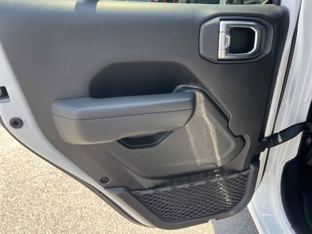 2022 Bright White Clearcoat Jeep Wrangler Unlimited Sport Altitude 4X4 Convertible