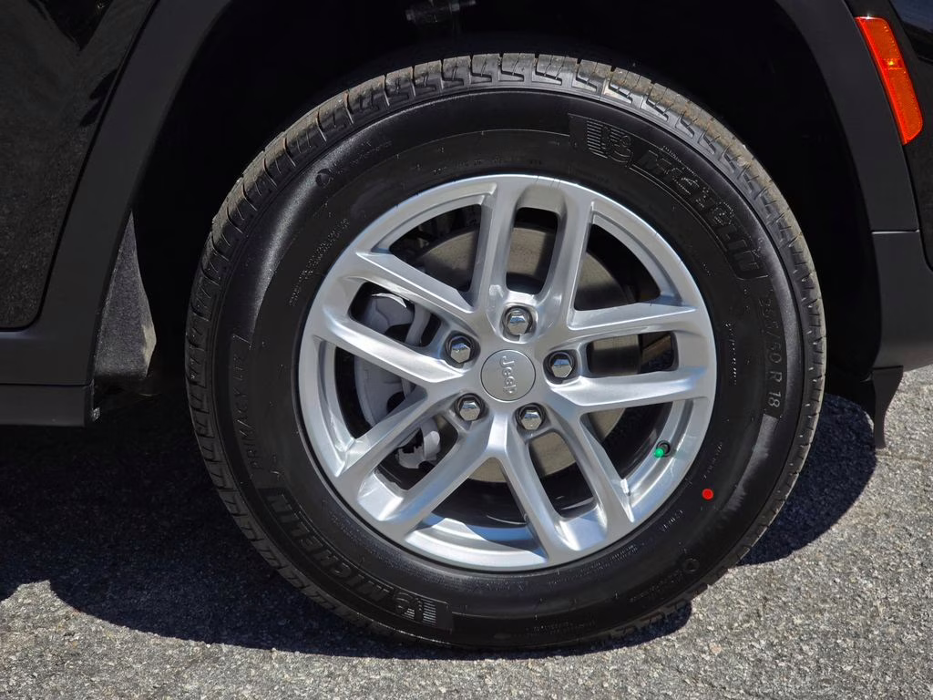 2026 Diamond Black Crystal Pearlcoat Jeep Grand Cherokee Laredo X 4X4 SUV