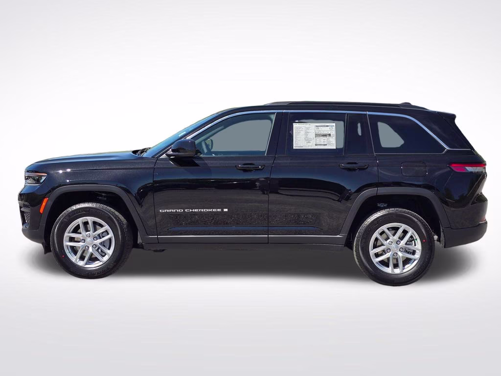 2026 Diamond Black Crystal Pearlcoat Jeep Grand Cherokee Laredo X 4X4 SUV