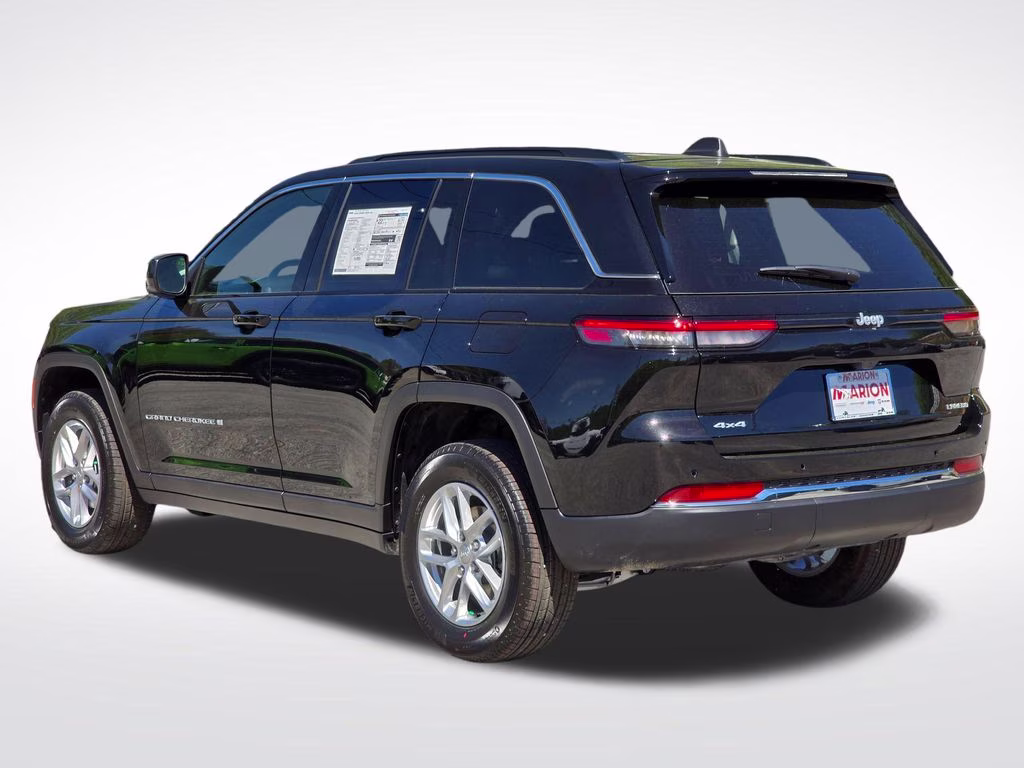 2026 Diamond Black Crystal Pearlcoat Jeep Grand Cherokee Laredo X 4X4 SUV