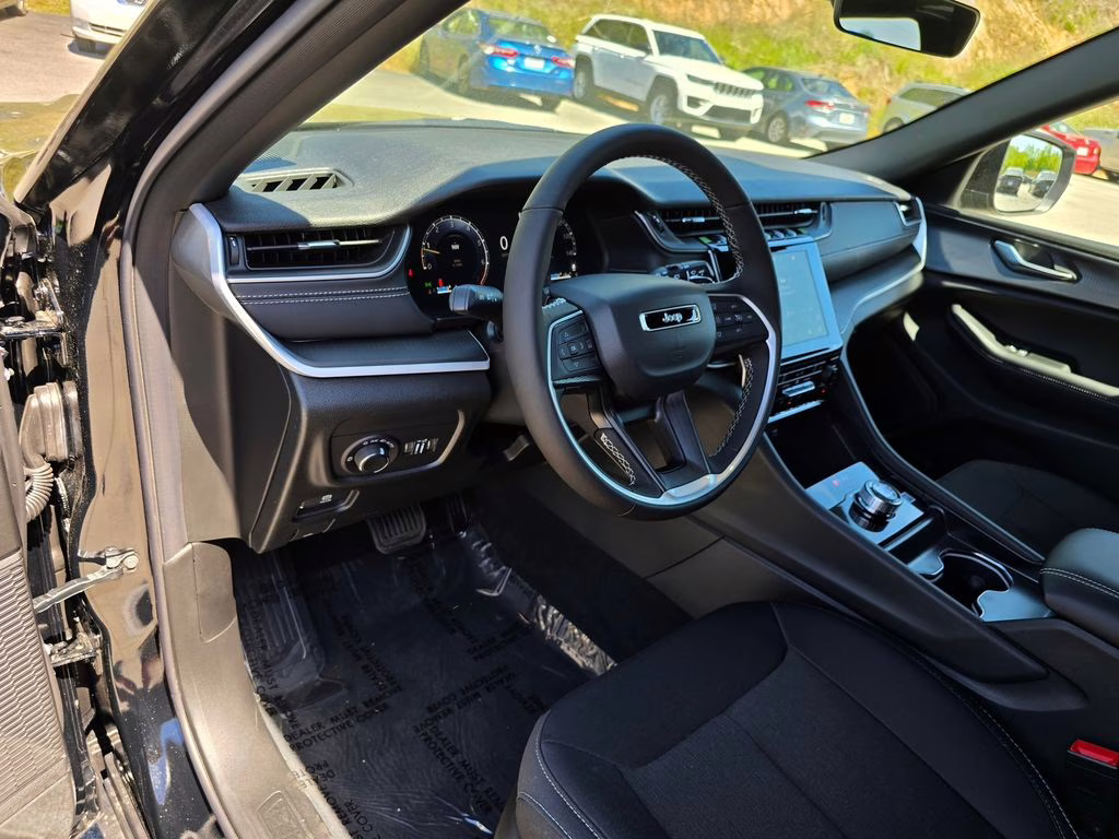 2026 Diamond Black Crystal Pearlcoat Jeep Grand Cherokee Laredo X 4X4 SUV