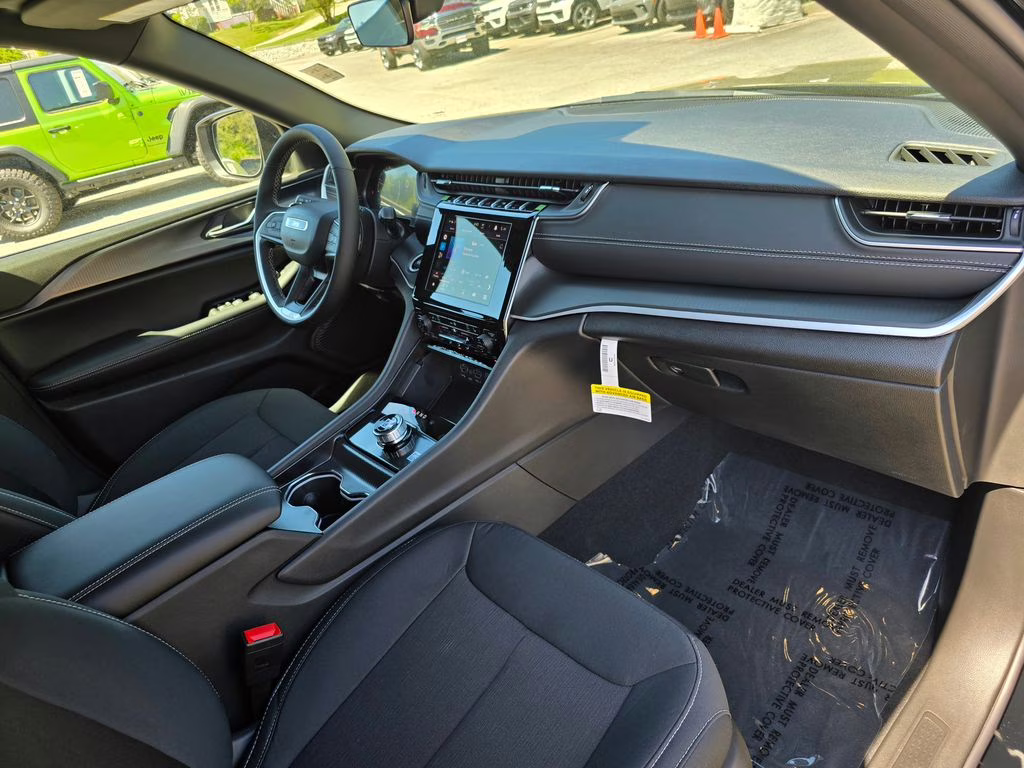 2026 Diamond Black Crystal Pearlcoat Jeep Grand Cherokee Laredo X 4X4 SUV