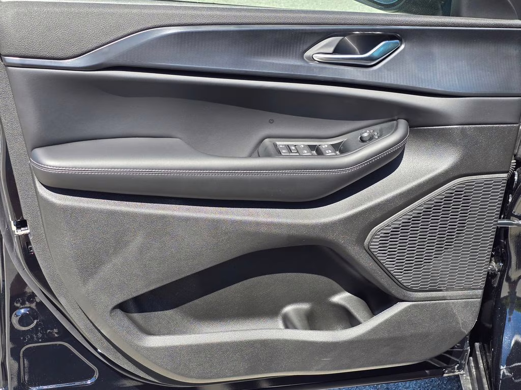 2026 Diamond Black Crystal Pearlcoat Jeep Grand Cherokee Laredo X 4X4 SUV