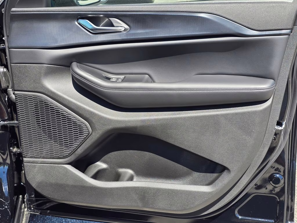 2026 Diamond Black Crystal Pearlcoat Jeep Grand Cherokee Laredo X 4X4 SUV