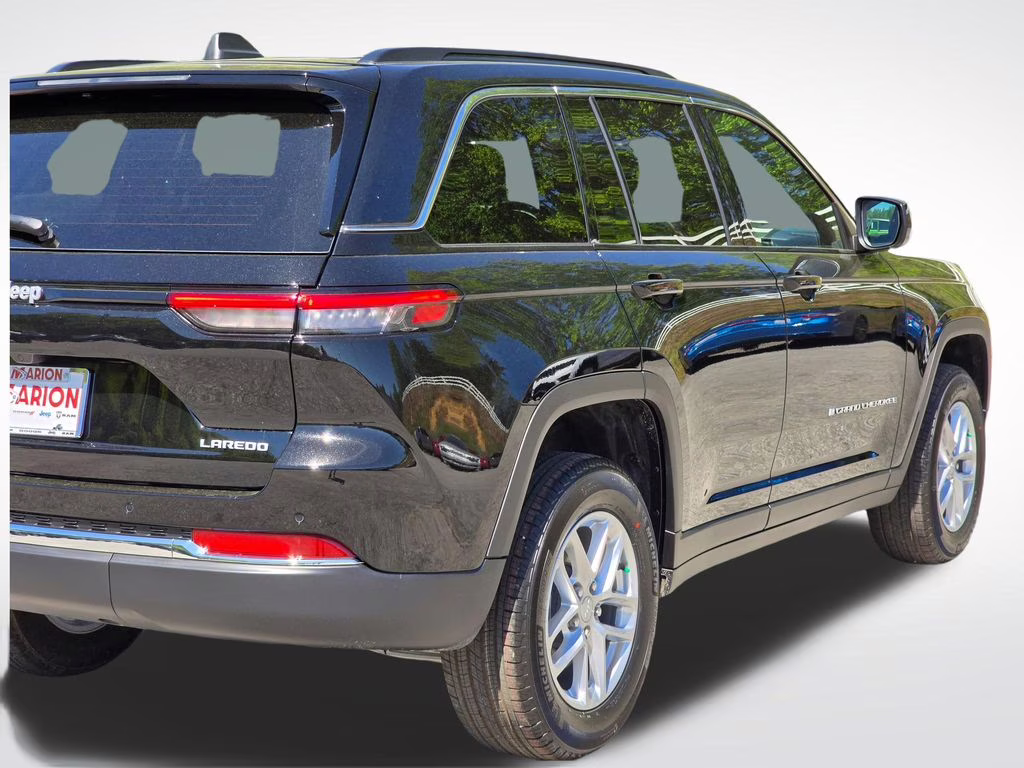 2026 Diamond Black Crystal Pearlcoat Jeep Grand Cherokee Laredo X 4X4 SUV