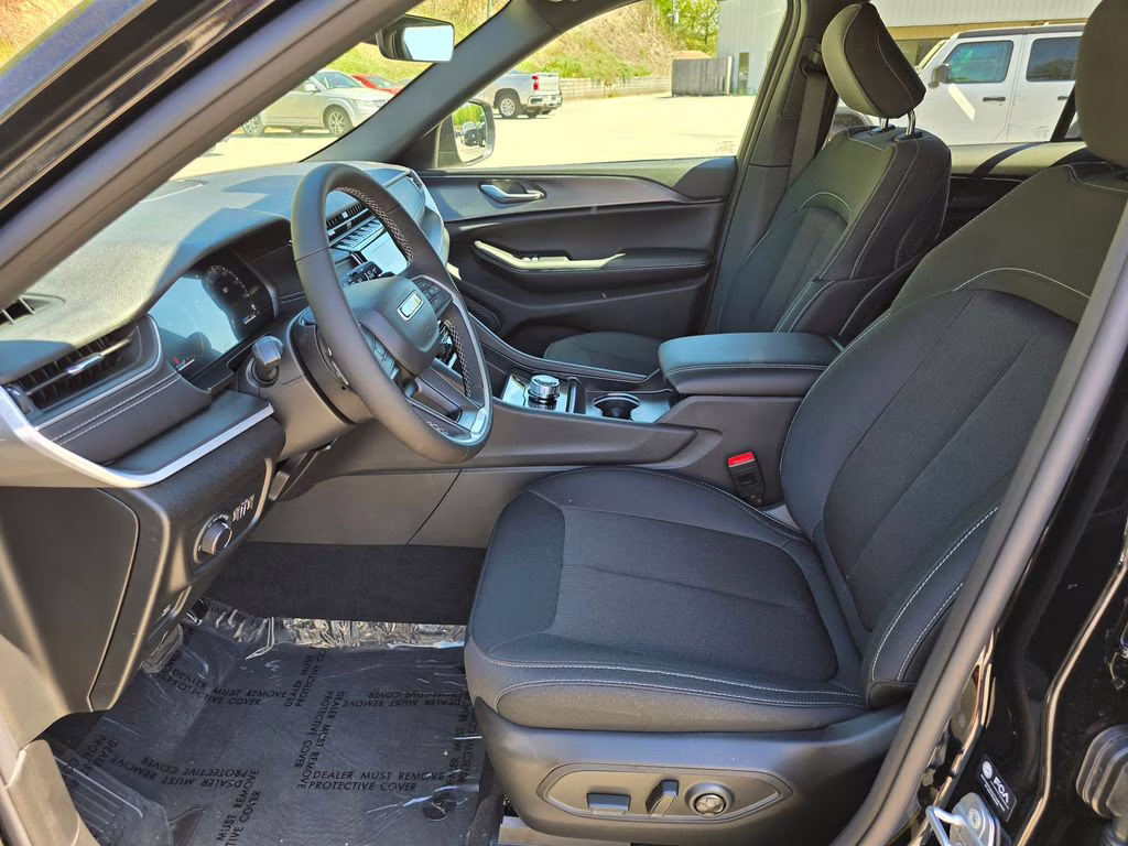 2026 Diamond Black Crystal Pearlcoat Jeep Grand Cherokee Laredo X 4X4 SUV