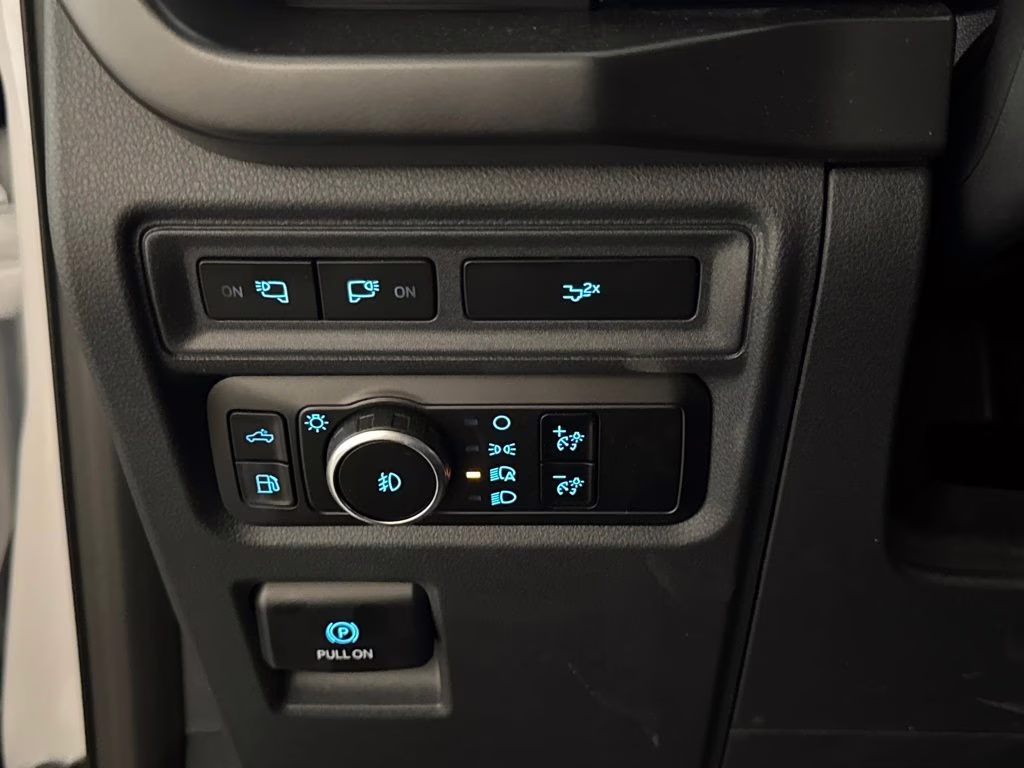 2024 Oxford White Ford F-150 XLT 4X4 Truck