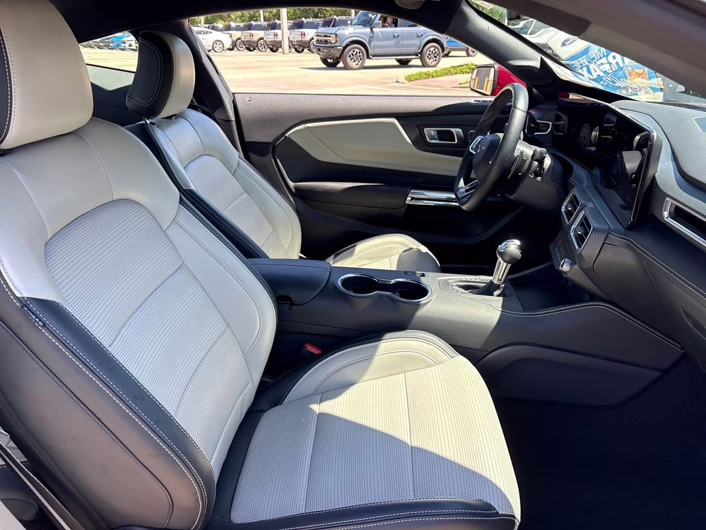 2025 Molten Magenta Metallic Tri-Coat Ford Mustang GT Premium RWD Coupe