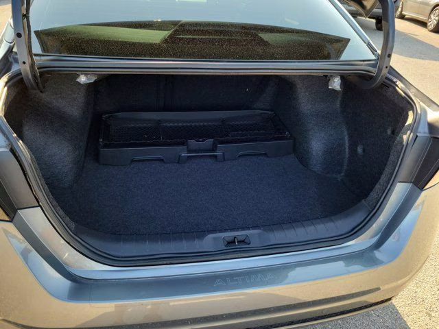 2024 Gun Metallic Nissan Altima 2.5 SV FWD Sedan