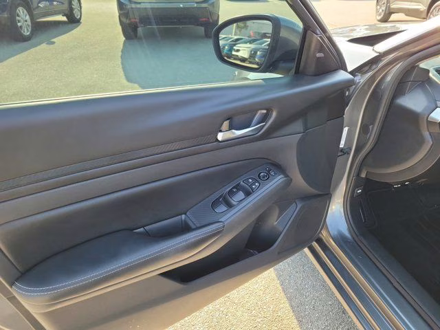 2024 Gun Metallic Nissan Altima 2.5 SV FWD Sedan