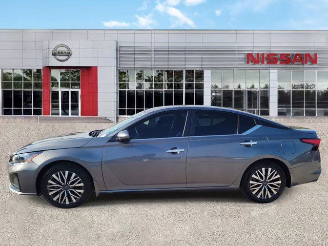 2024 Gun Metallic Nissan Altima 2.5 SV FWD Sedan