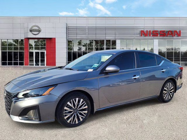 2024 Gun Metallic Nissan Altima 2.5 SV FWD Sedan