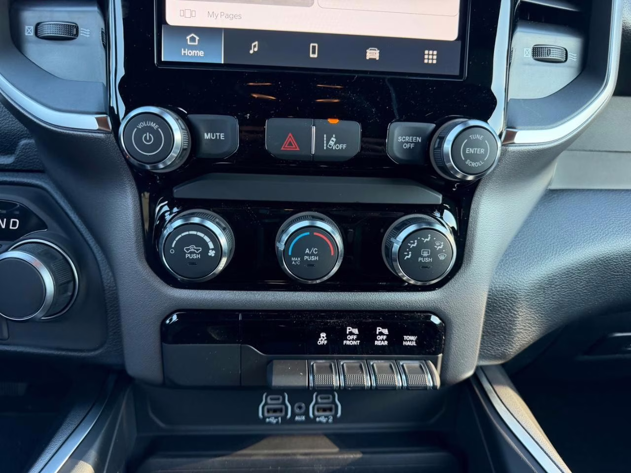 2026 Diamond Black Crystal Pearlcoat Ram 1500 Express 4X4 Truck