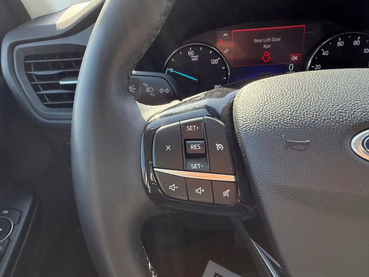 2021 Iconic Silver Metallic Ford Escape Hybrid SE FWD SUV