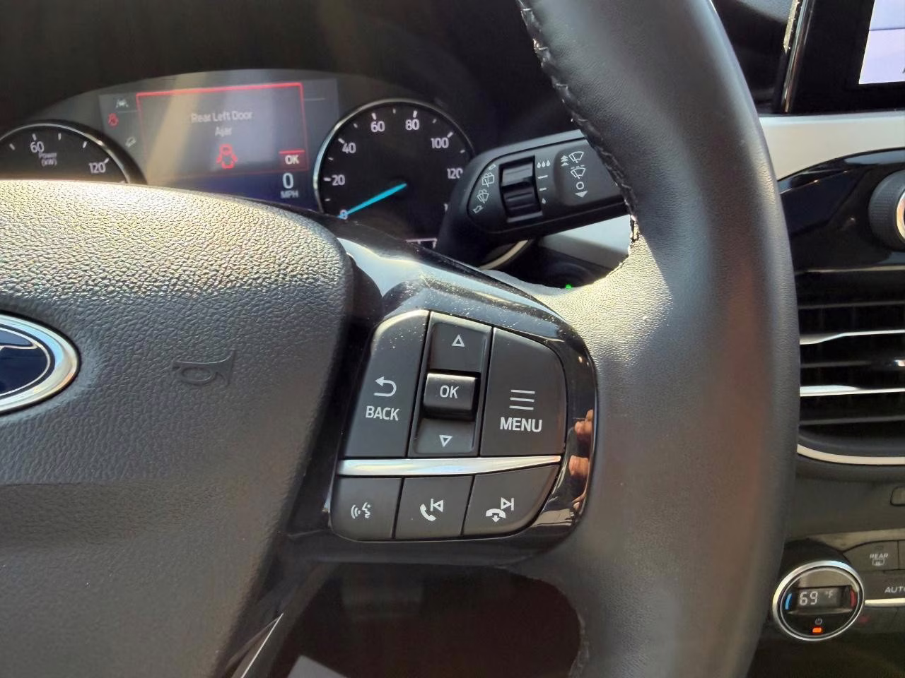 2021 Iconic Silver Metallic Ford Escape Hybrid SE FWD SUV