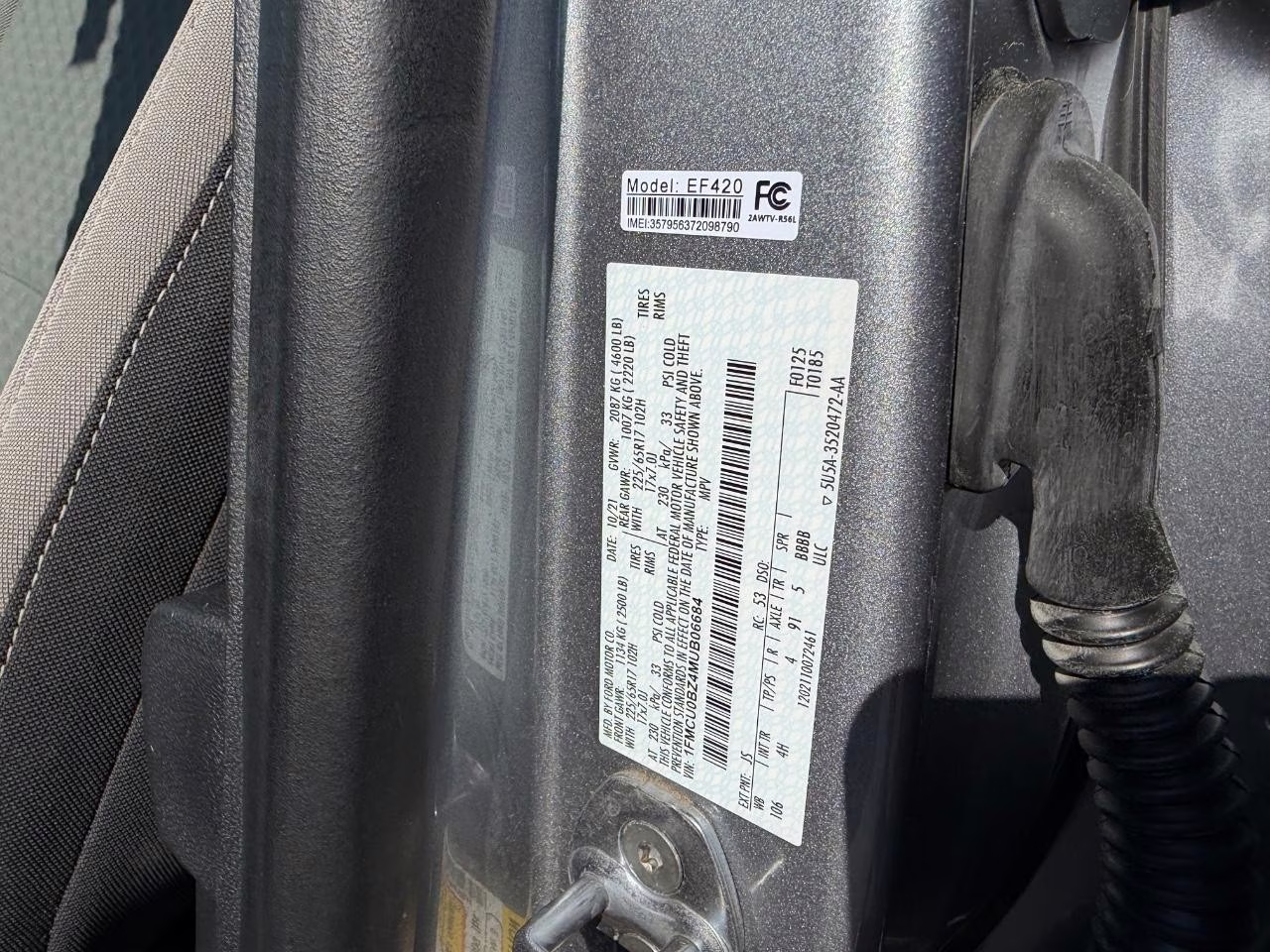 2021 Iconic Silver Metallic Ford Escape Hybrid SE FWD SUV