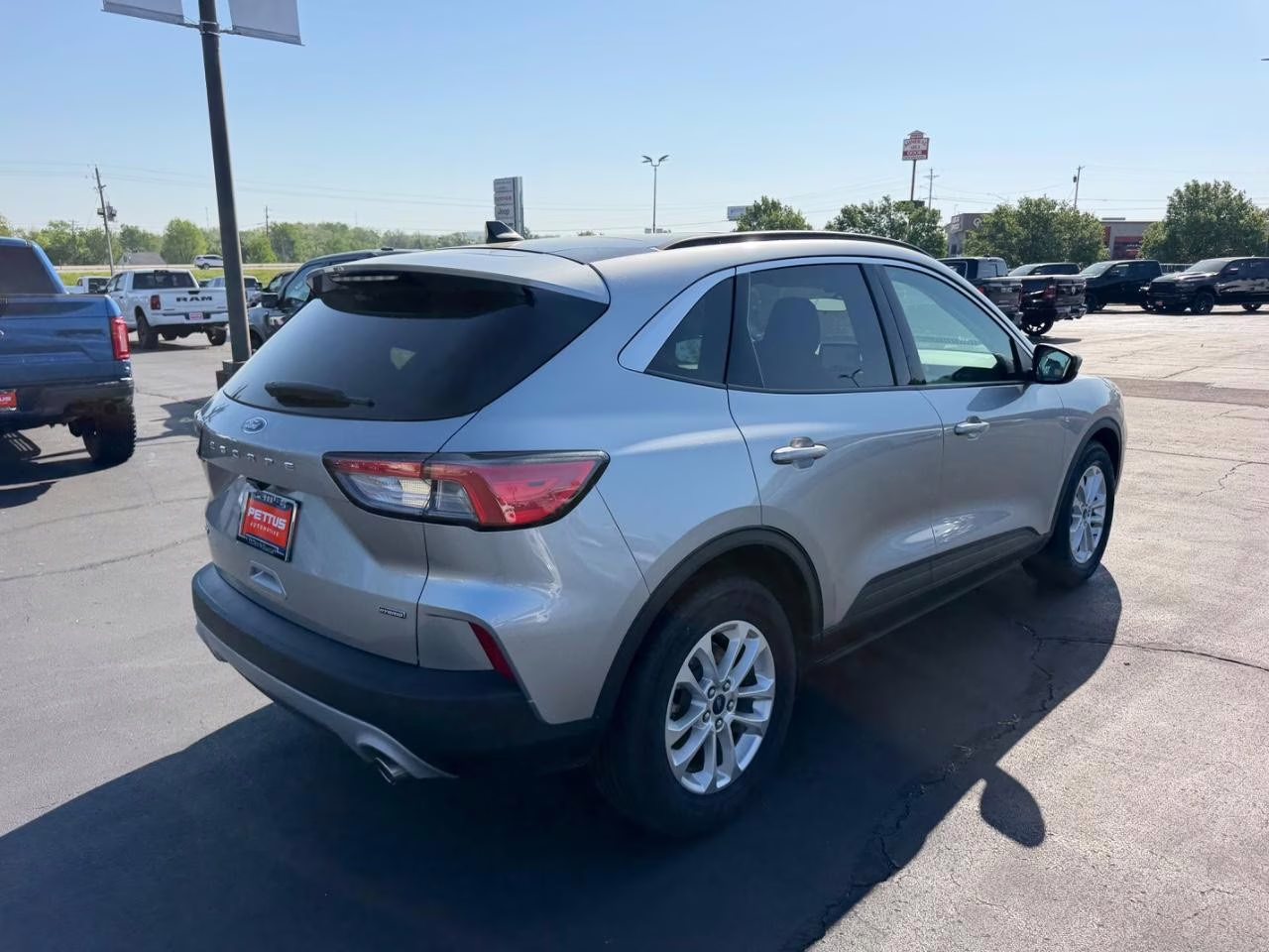 2021 Iconic Silver Metallic Ford Escape Hybrid SE FWD SUV