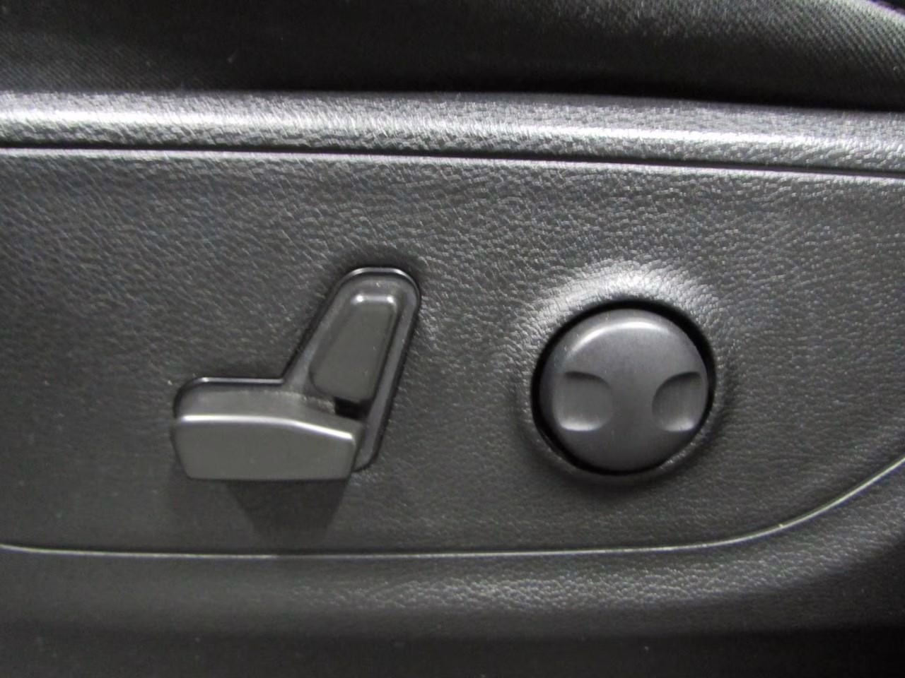 2023 Flame Red Clearcoat Ram 1500 Big Horn/Lone Star 4X4 Truck