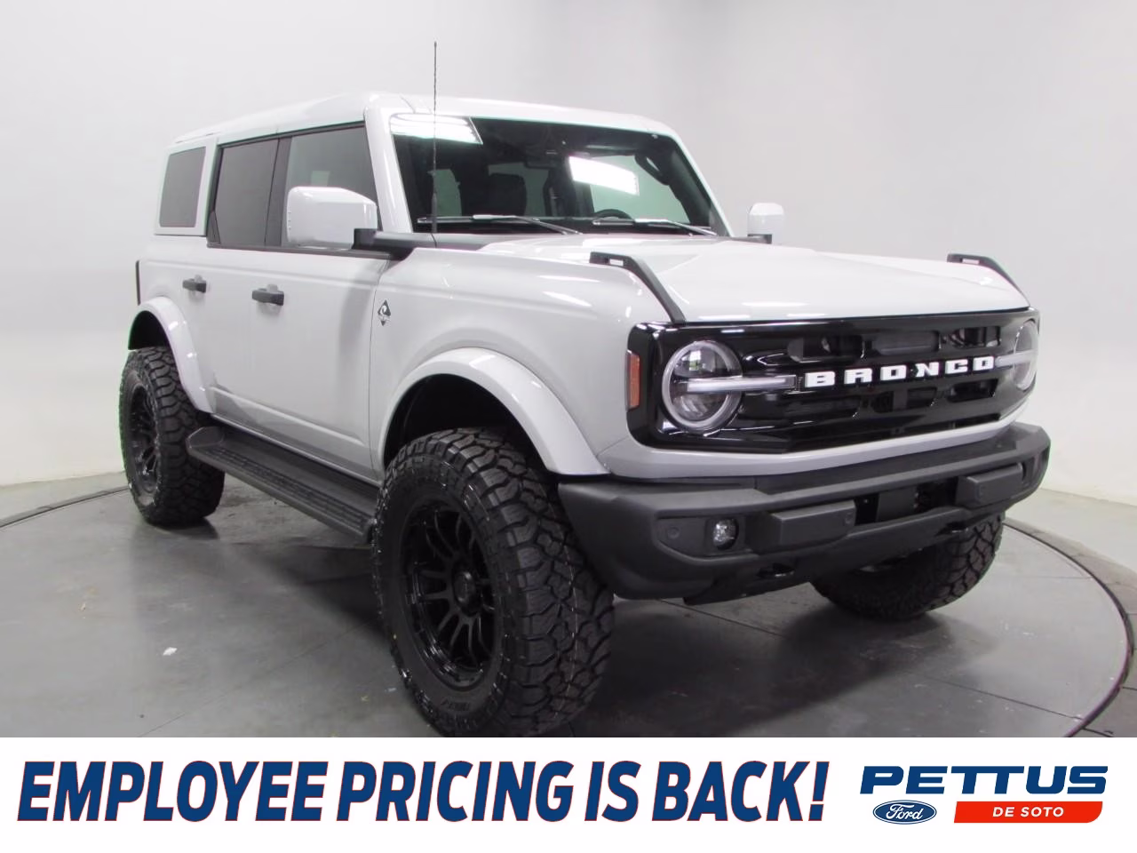 2026 Avalanche Gray Ford Bronco Outer Banks 4X4 SUV