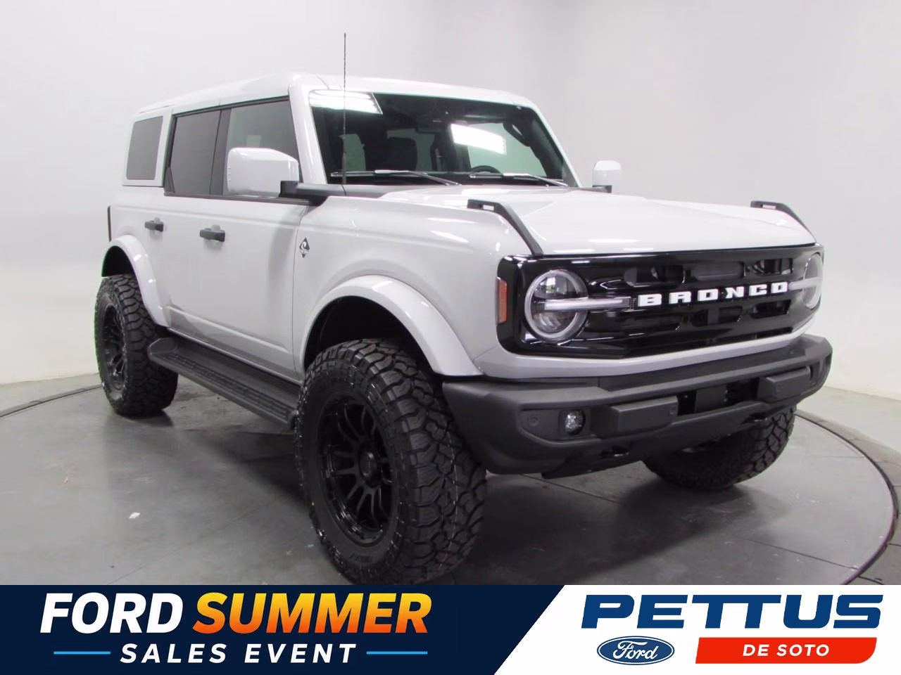 2026 Avalanche Gray Ford Bronco Outer Banks 4X4 SUV