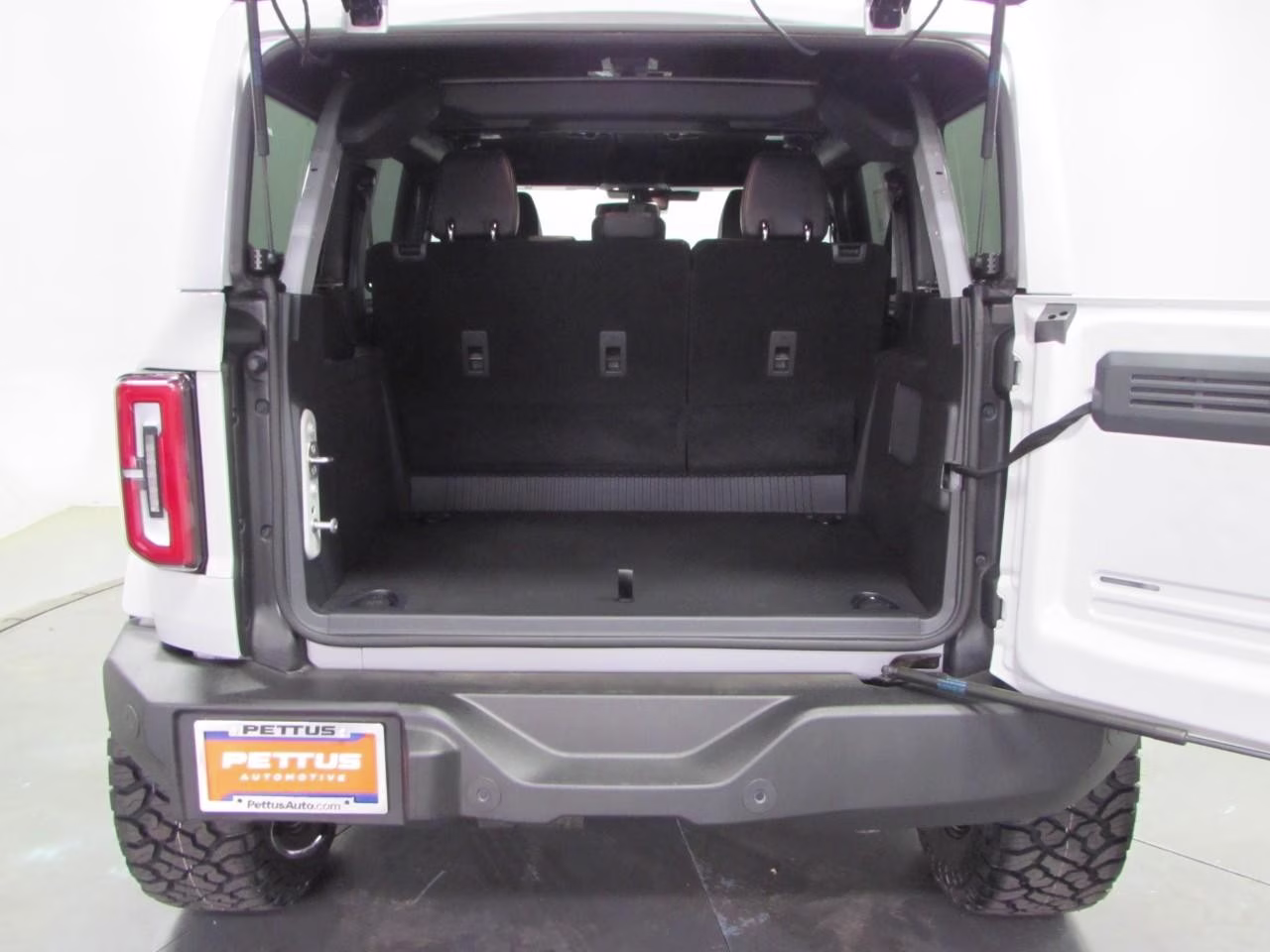 2026 Avalanche Gray Ford Bronco Outer Banks 4X4 SUV