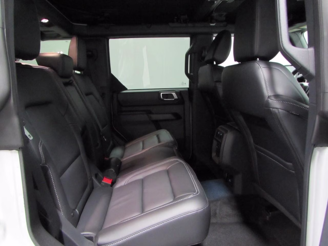 2026 Avalanche Gray Ford Bronco Outer Banks 4X4 SUV