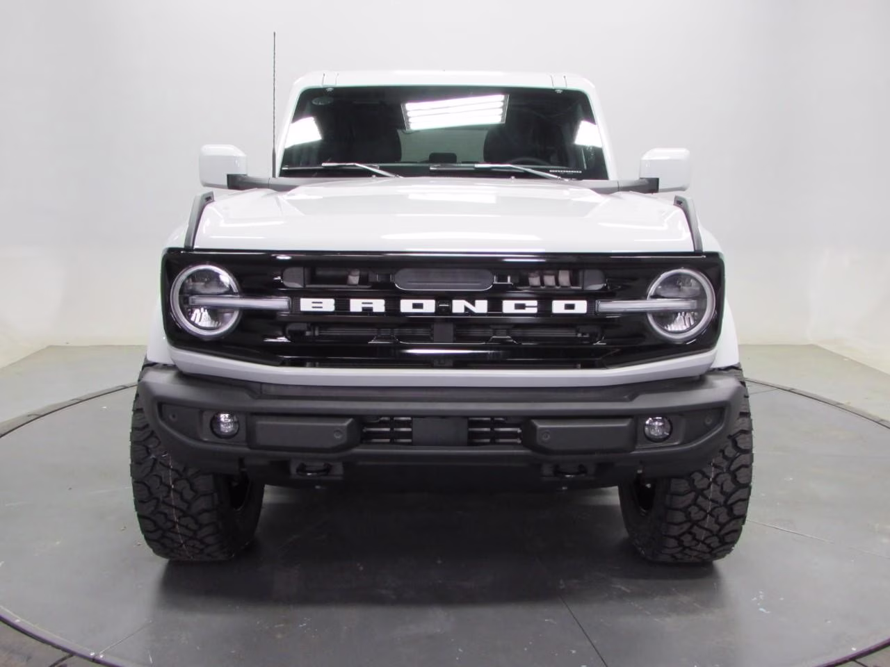 2026 Avalanche Gray Ford Bronco Outer Banks 4X4 SUV