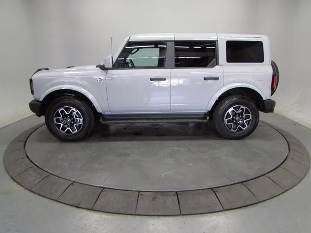 2026 Avalanche Gray Ford Bronco Outer Banks 4X4 SUV