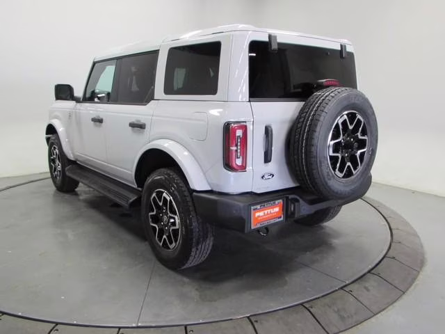 2026 Avalanche Gray Ford Bronco Outer Banks 4X4 SUV