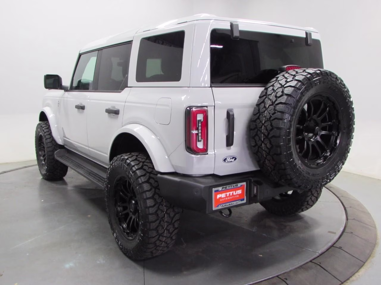 2026 Avalanche Gray Ford Bronco Outer Banks 4X4 SUV