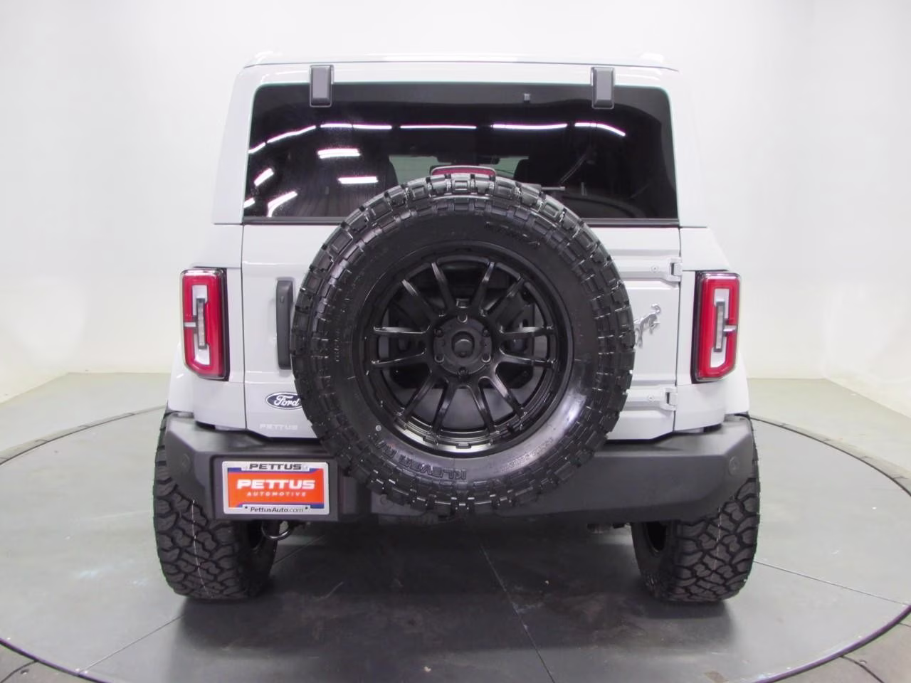 2026 Avalanche Gray Ford Bronco Outer Banks 4X4 SUV