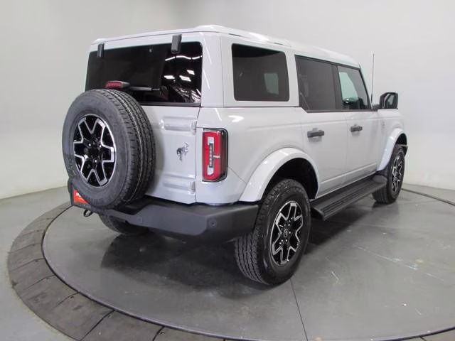 2026 Avalanche Gray Ford Bronco Outer Banks 4X4 SUV