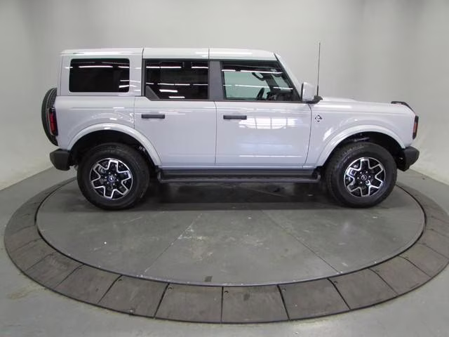 2026 Avalanche Gray Ford Bronco Outer Banks 4X4 SUV