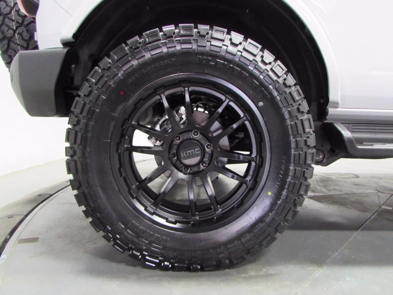 2026 Avalanche Gray Ford Bronco Outer Banks 4X4 SUV