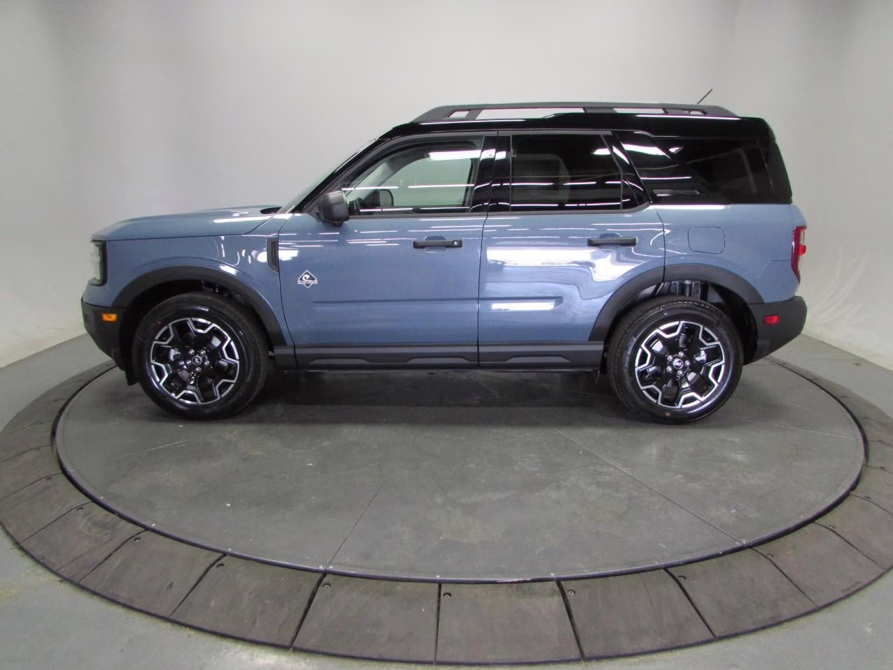 2026 Azure Gray Metallic Tri-Coat Ford Bronco Sport Outer Banks 4X4 SUV