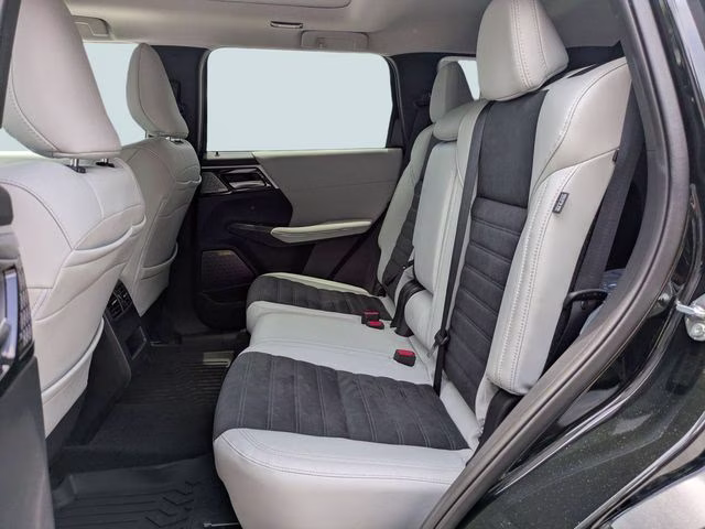 2025 Black Diamond Mitsubishi Outlander SE AWD SUV