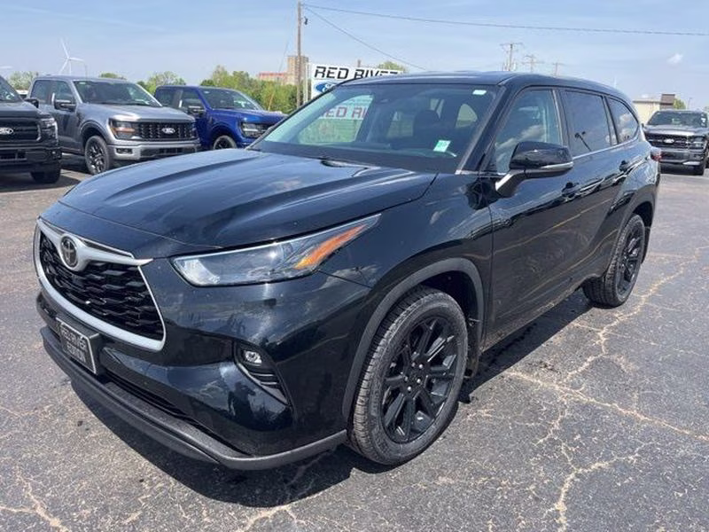 2023 Midnight Black Metallic Toyota Highlander LE FWD SUV