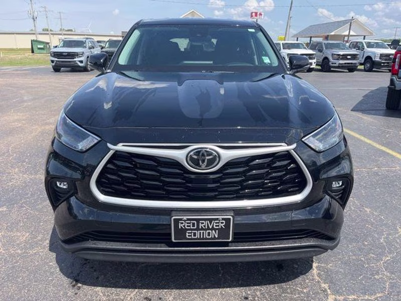 2023 Midnight Black Metallic Toyota Highlander LE FWD SUV