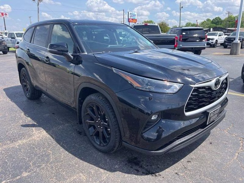 2023 Midnight Black Metallic Toyota Highlander LE FWD SUV
