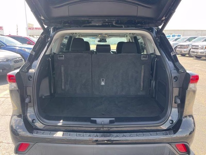 2023 Midnight Black Metallic Toyota Highlander LE FWD SUV
