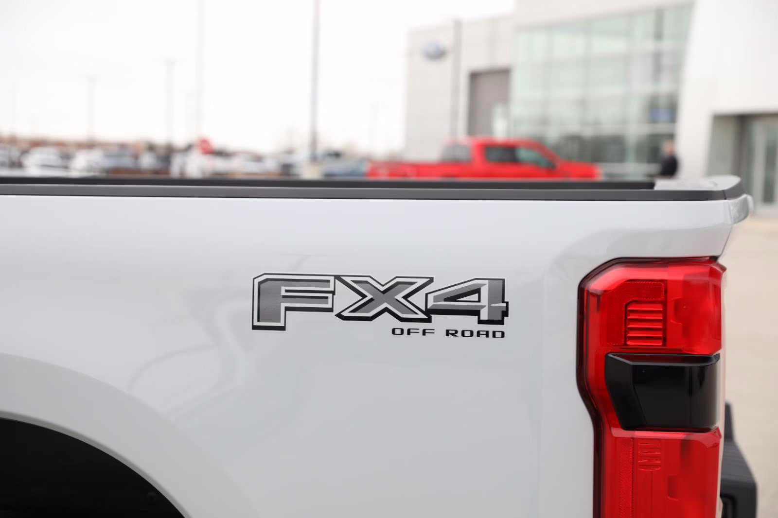 2026 Avalanche Ford Super Duty F-250 SRW LARIAT 4X4 Truck