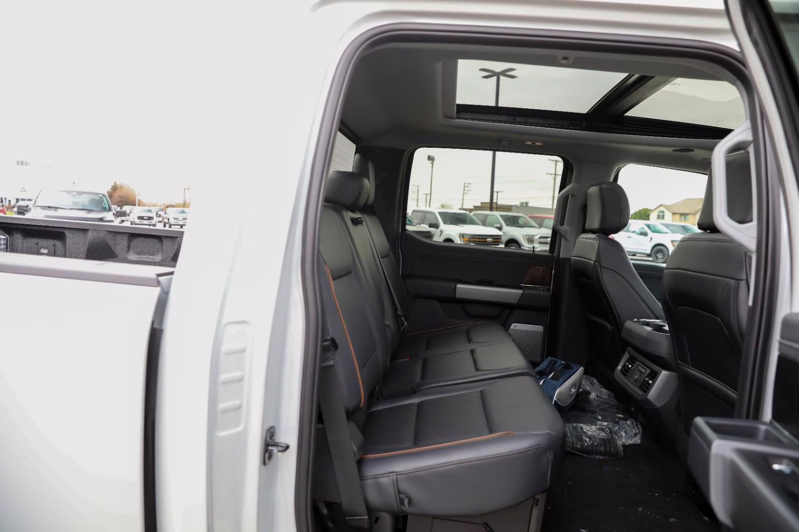 2026 Avalanche Ford Super Duty F-250 SRW LARIAT 4X4 Truck