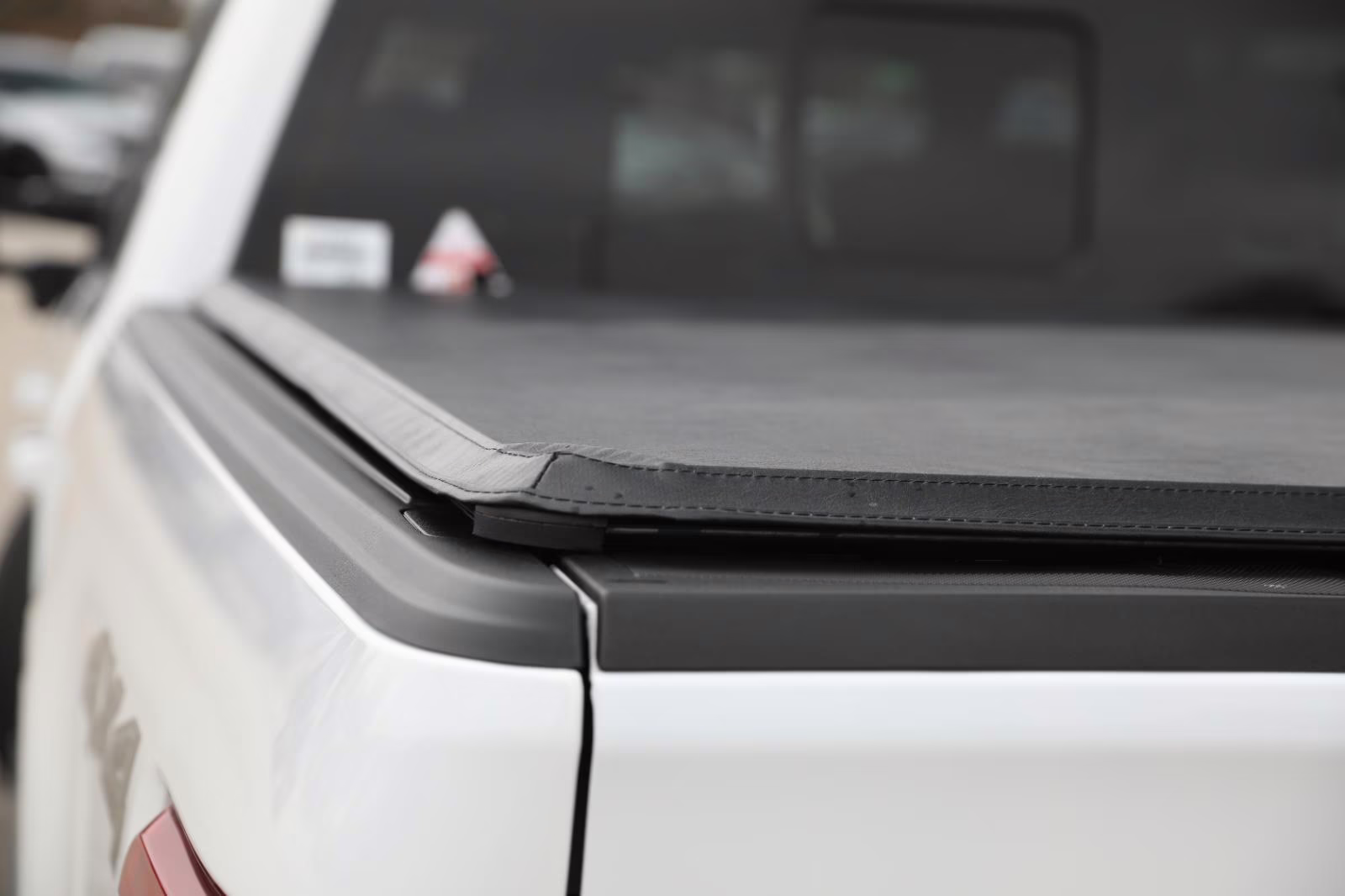 2025 Oxford White Ford F-150 LARIAT 4X4 Truck