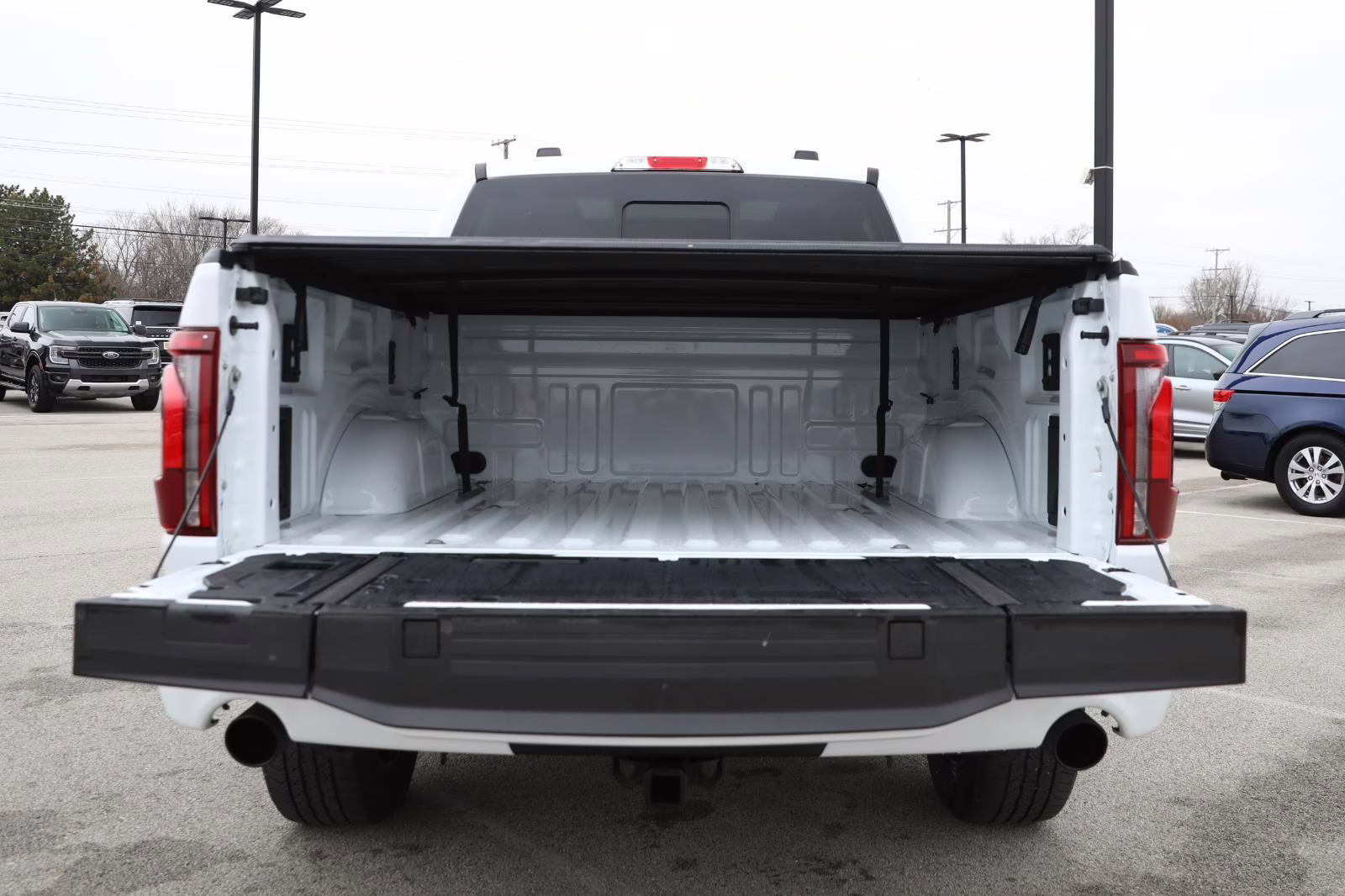 2025 Oxford White Ford F-150 LARIAT 4X4 Truck