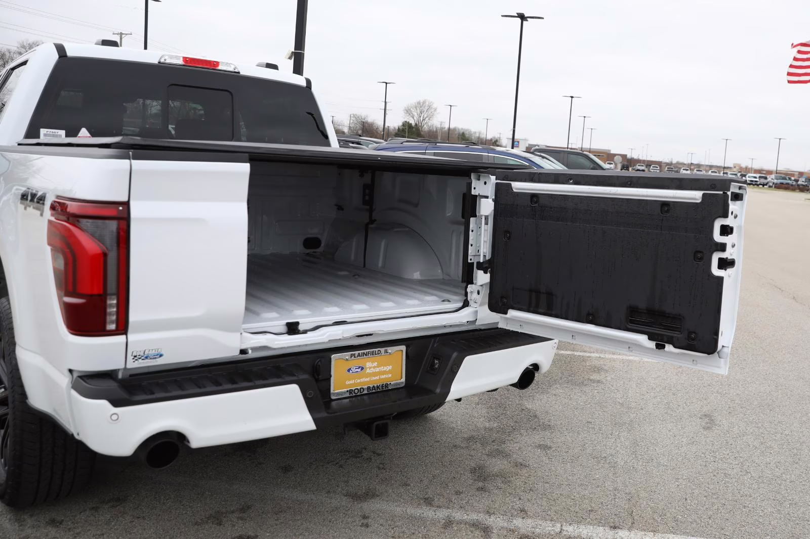 2025 Oxford White Ford F-150 LARIAT 4X4 Truck